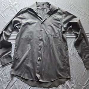 Men's Gray Button-Up Shirt